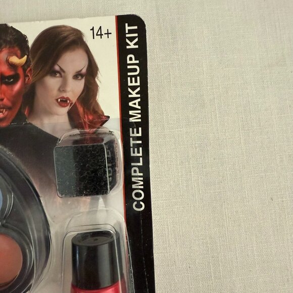 Rubies Complete Makeup Halloween Costume Kit Grease Cream Fake Blood Creepy Skin - Picture 11 of 13
